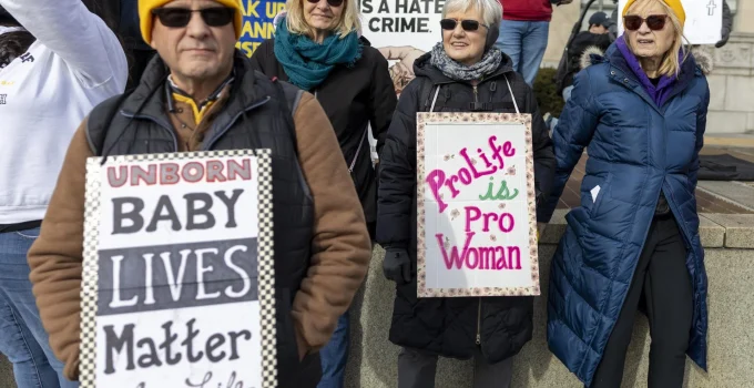 Grupos Pró-Vida Pedem ao Senado dos EUA Extensão de 10 Anos no Corte de Verbas para Clínicas de Aborto, Incluindo Planned Parenthood