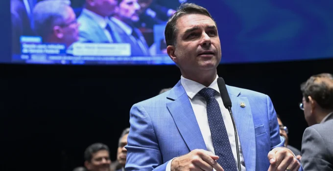 Paulo Figueiredo: Trump não apoiará publicamente Flávio Bolsonaro, mas busca "pressão diplomática"