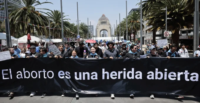 Geração Pró-Vida no México: Jovens Tomam as Ruas em Protesto Massivo Contra Ampliação do Aborto