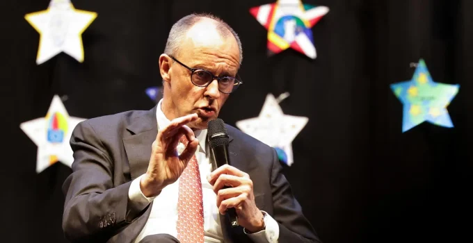 Chanceler alemão: Irã está "humilhando" EUA na guerra, que não tem estratégia de saída clara