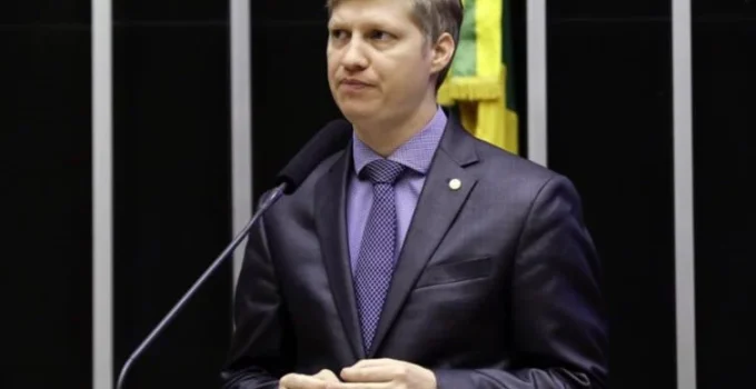 PGR denuncia Marcel van Hattem no STF por chamar delegado da PF de 'fraudulento' e 'abusador de autoridade'