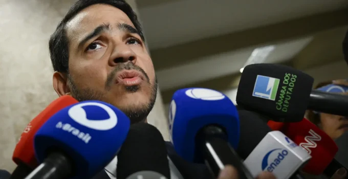 Jorge Messias: A Contradição da AGU no Combate à Corrupção e a Polêmica Tese sobre a Lava Jato