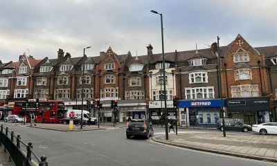 Ataque Antisemita Choca Londres: Dois Homens Judeus Feridos Gravemente em Esfaqueamento em Golders Green