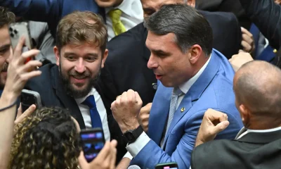 Filhos de Bolsonaro celebram "vitória" no Congresso: "PL da dosimetria" pode beneficiar centenas de presos e o ex-presidente