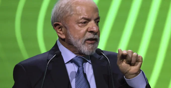 Lula anuncia R$ 21 bilhões em crédito para caminhoneiros após derrotas no Congresso; AGU critica "campanha de desconstrução"