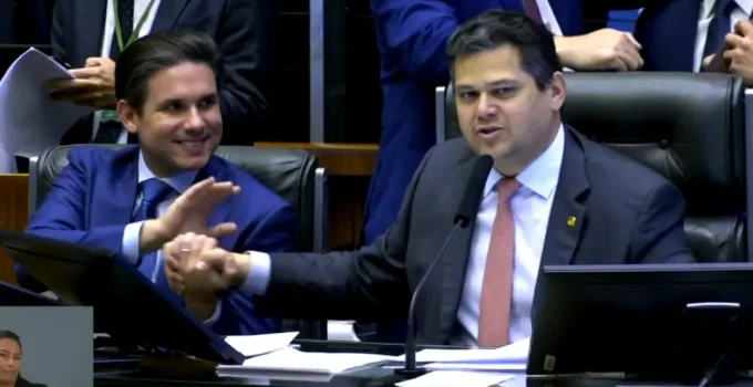 Redução de Penas do 8 de Janeiro: Veto de Lula Enfrenta Obstáculos Políticos e Jurídicos com STF e Congresso no Centro da Disputa