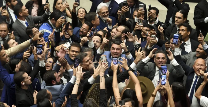 Vitórias no Congresso: Direita se anima com anistia e CPIs e mira eleições de 2027 e 2026