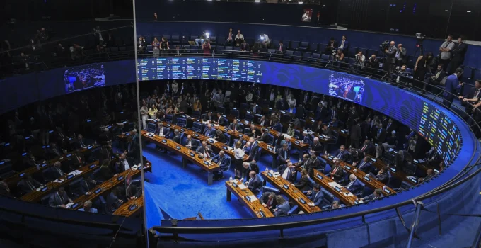 Veto de Lula derrubado: Como a mudança na lei pode reduzir drasticamente a pena de Jair Bolsonaro por crimes contra a democracia?