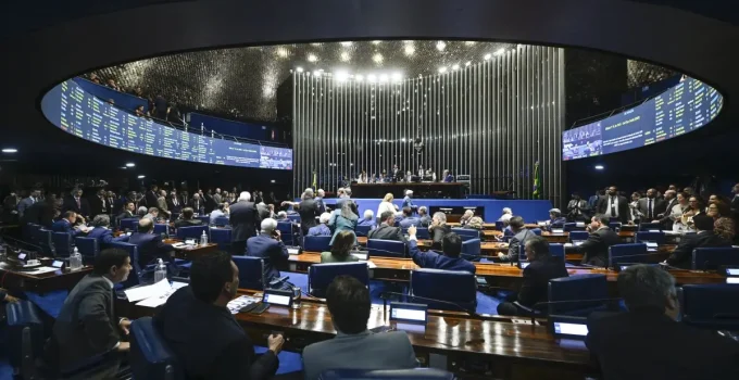 Senado Ganha Poder: Rejeição no STF e Pesquisas Revelam Novo Cenário Eleitoral para 2027