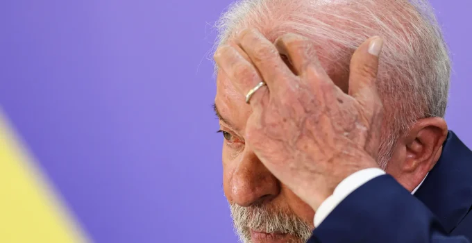 Governo Lula corre para frear "pauta-bomba" de piso para assistência social que ele mesmo ajudou a aprovar