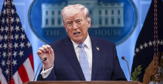 Trump anuncia escolta de navios no Estreito de Ormuz: "Projeto Liberdade" para garantir fluxo de petróleo globalmente