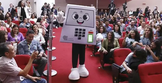TSE lança Pilili, mascote "sem gênero" da urna eletrônica, em meio a crescente desconfiança popular sobre o voto