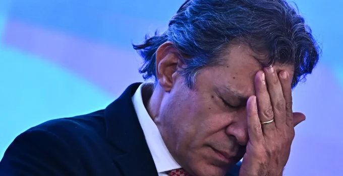 Haddad e a "Lavagem Cerebral" da Esquerda: Críticos Apontam Empáfia e Visão Distorcida da Realidade Política