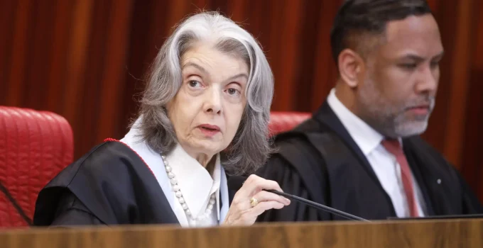 Cármen Lúcia: Urnas Eletrônicas Eliminam Fraudes e Garantem Voto Secreto e Seguro no Brasil