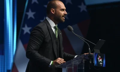 Eduardo Bolsonaro Ironiza Lula e Trump: "Malandro" usa narrativa para a militância e outra para elites, diz filho do ex-presidente