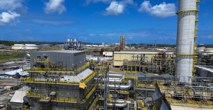 Ganhos do Petróleo em Risco: AGU Pede ao STF Derrubada de Lei que Aumentaria em 49% Divisão de Royalties para Não Produtores