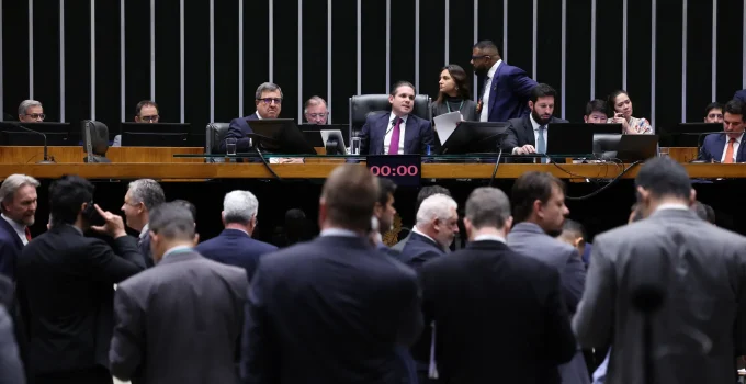 Câmara Aprova Minerais Críticos: Brasil se Prepara para Negociações Internacionais e Encontro Lula-Trump