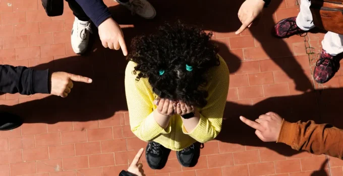 Bullying e Cyberbullying: Como a Educação para a Convivência Transforma Escolas e Protege Jovens
