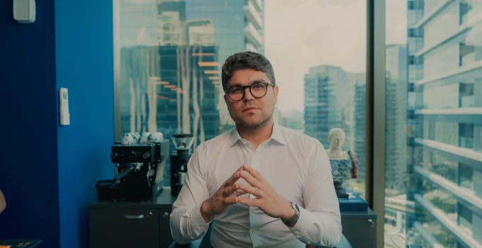 Tallis Gomes, o bilionário da Easy Taxi, critica leis trabalhistas do Brasil e alerta para riscos da informalidade