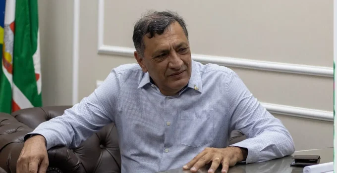 Irmão de Gilmar Mendes: Chico Mendes volta à prefeitura de Diamantino com apoio de Bolsonaro e R$ 56 milhões em bens
