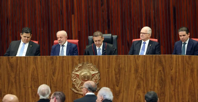 Alcolumbre Ignora Jorge Messias em Posse no TSE: "Climão" após Rejeição Histórica no Senado