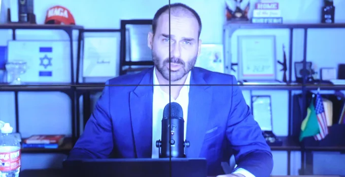 Eduardo Bolsonaro nega ter recebido recurso de filme sobre pai: 'Meu status migratório não permitiria'