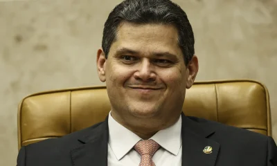 Dino suspende ação contra Davi Alcolumbre por rachadinha: Ministro do STF alega usurpação de competência
