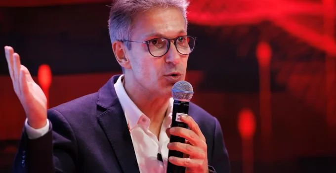 Zema Amacia Críticas a Flávio Bolsonaro sobre Áudio com Vorcaro, Mas Mantém Decepção: 'Página Virada'?