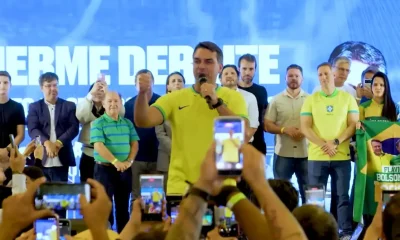 Flávio Bolsonaro reage a áudio vazado com empresário preso: 'Me subestimaram, não vou desistir do meu Brasil'