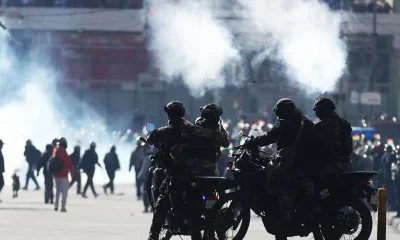 Apoiadores de Evo Morales: Bloqueios Causam Caos na Bolívia e Geram Confrontos para Evitar Prisão do Ex-Presidente