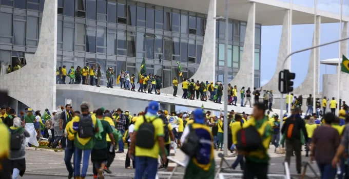 Pesquisa Revela: Maioria do Eleitorado Brasileiro Reprova Redução de Penas para Condenados do 8 de Janeiro
