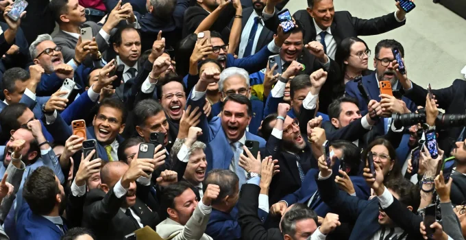 Oposição no Congresso: Parlamentares que se destacaram em 2025 e buscam reeleição em 2026