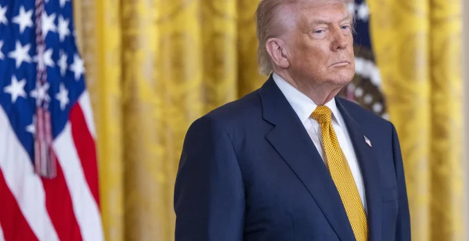 Trump Alerta Irã: "Tempo Está Acabando" para Evitar Ataques Militares e Discute Guerra com Netanyahu
