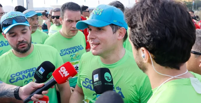 Motta adia CPI do Banco Master e foca em regras regimentais, afastando decisão política de Flávio Bolsonaro e Daniel Vorcaro