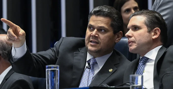 Congresso defende Lei da Dosimetria no STF contra suspensão de Moraes: "Liberdade para definir política criminal"