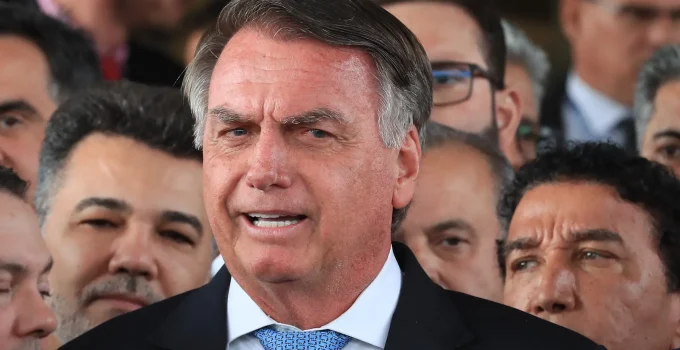Defesa de Bolsonaro Pede Smart TV e Assistência Religiosa a Moraes: Detalhes da Solicitação para o Ex-Presidente na PF