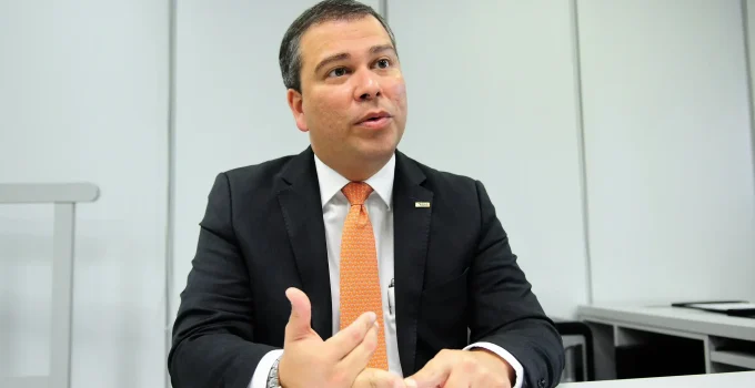Advogado de Renome Deixa Defesa de Ex-Presidente do BRB Paulo Henrique Costa em Meio a Investigações de Propina Milionária