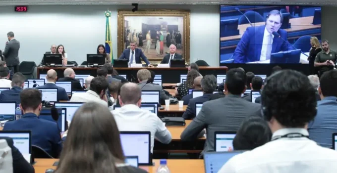 Redução da Maioridade Penal: Votação na CCJ da Câmara é Adiadas e Debate Volta à Tona