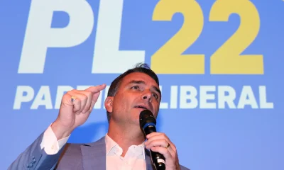 Flávio Bolsonaro Reorganiza Comunicação e Intensifica Agenda com Aliados em Meio a Queda de Popularidade