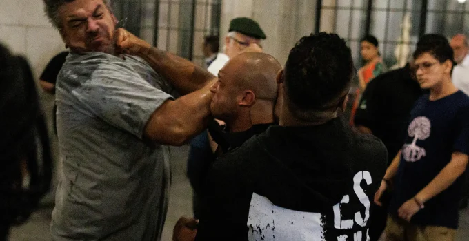 Ato pelo 8 de Janeiro na USP Termina em Violência: Agressões entre Esquerda e Direita Chocam Faculdade de Direito