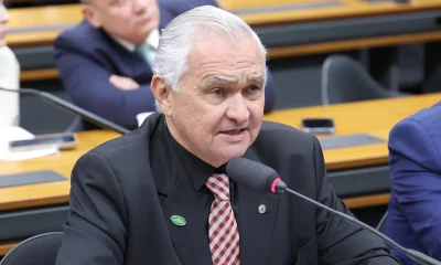 Deputados exigem afastamento de diretor-geral da PF, Andrei Rodrigues, após ausência em audiência e críticas sobre interferência em investigações