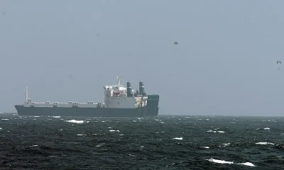 Pirataria Somalis Volta a Ameaçar o Comércio Mundial: Rotas Alternativas e Crises Geopolíticas Elevam Riscos em 2026