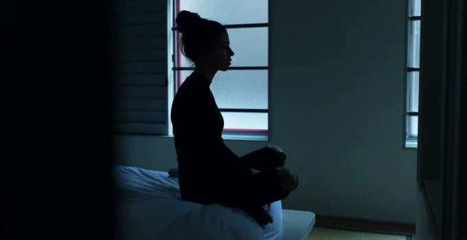 Depressão Pós-Aborto: Estudo Revela Sofrimento Emocional Persistente por Décadas em Mulheres