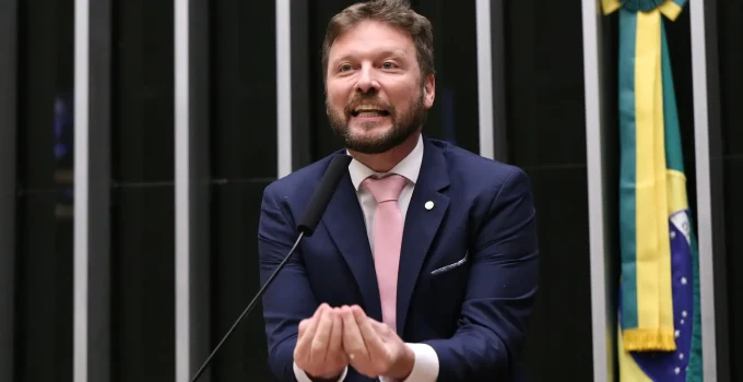 PEC do Fim da Escala 6x1: Oposição Pede Vista e Adia Votação Crucial Para Milhões de Trabalhadores