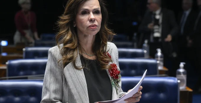 Piso Salarial Professor 2026: Senado Aprova Aumento para R$ 5.130 e Nova Regra de Reajuste Anual