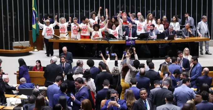 Fim da Escala 6x1 e Jornada 40h: Câmara Aprova PEC Histórica com Votos de Lira e Apoio de Lula