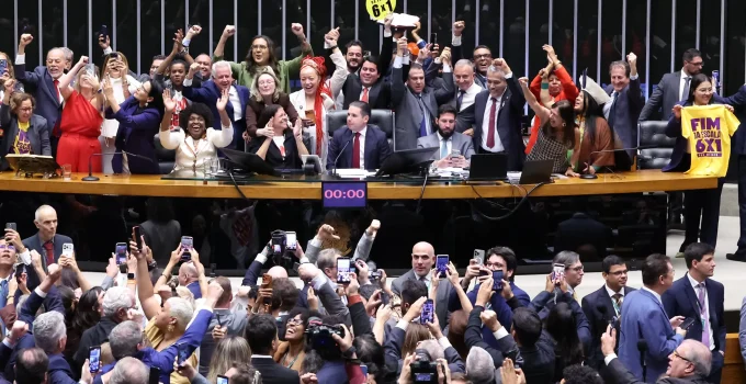 PEC do Fim da Escala 6x1: Saiba Como Seu Deputado Votou na Aprovação que Define Limite de 40 Horas Semanais e 2 Dias de Descanso