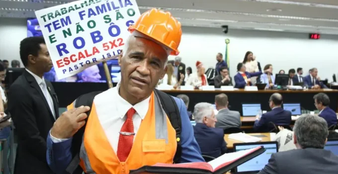 PEC do Fim da Escala 6x1: Deputados Aprovam Mudança para 5x2 na Jornada de Trabalho Semanal
