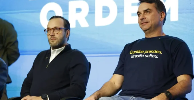 Flávio Bolsonaro desafia Lula: "Fizemos mais pela segurança em 2 dias do que PT em 20 anos", diz