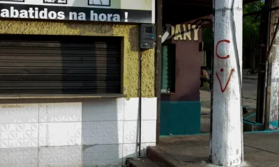 Porta-voz dos EUA desmente Flávio Bolsonaro sobre influência na lista de terroristas; Lula acusa senador de "trair a pátria"